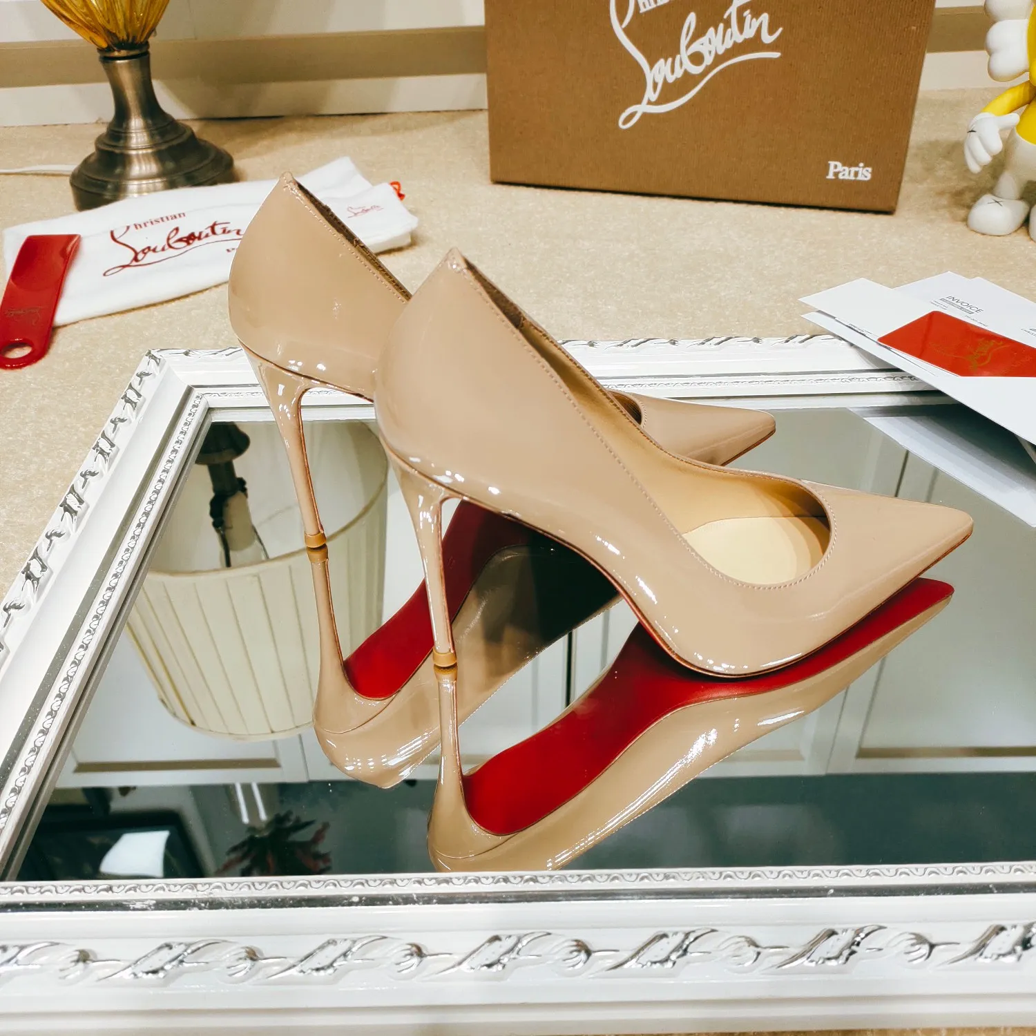 👟👟Ex-factory price 560👟👟 🎀Christian Louboutin (Christian Louboutin) CL red-soled shoes, early spring style.  A must-have high-heeled shoe for fairies, with 5 types of heel heights to choose from! The original version was disassembled and developed, produced with original craftsmanship, and after 3 months of continuous debugging, it can be shipped perfectly. Stable and comfortable high heels allow every fairy to control them easily. The lines on the back of the foot are super sexy and suitable for various occasions. Original matching packaging! 💞Fabric: Imported sheepskin, cow patent leather, cowhide + special materials (other materials and colors can be customized according to drawings) 💕Inner lining, feet: imported sheepskin! 💕Outsole: Italian red high-gloss leather outsole 💕Heel height: 10cm 💕Number of sizes: 35-39 (34/40/41 can be customized)